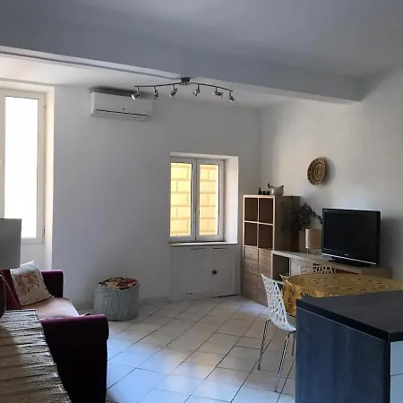 Apartment Rue St Gaetan Location Old Town *